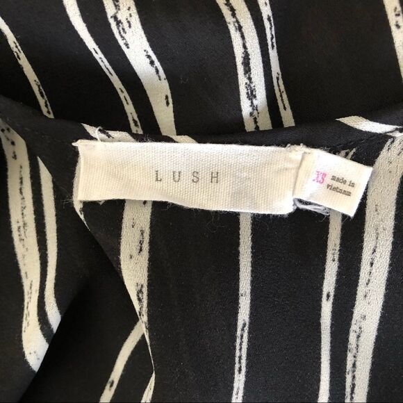 Lush Black & White Striped Cold Shoulder Tank XS - Picture 5 of 6
